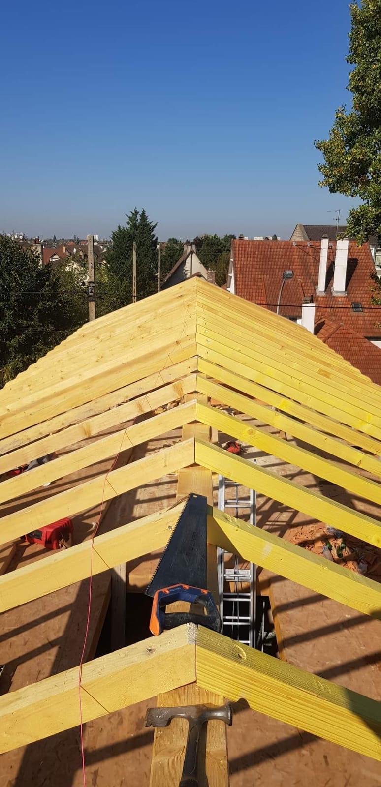 Charpente bois en cours de réalisation par CP BAT